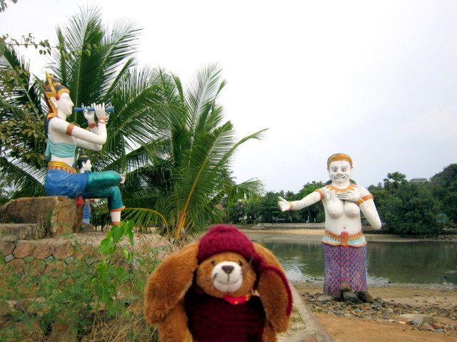 http://i1137.photobucket.com/albums/n505/dangerousebeans/Mr%20Carrot/Thailand/Excursion%20Samui%20part%202/8-1.jpg