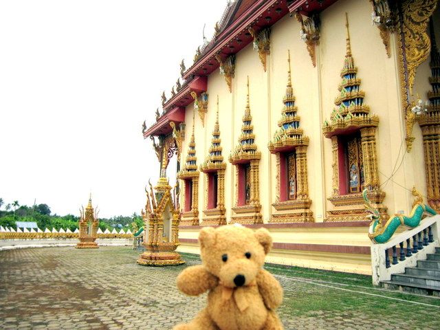 http://i1137.photobucket.com/albums/n505/dangerousebeans/Peeta/Thailand/Excursion%20Samui%20part%202/12.jpg