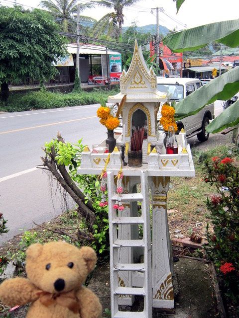 http://i1137.photobucket.com/albums/n505/dangerousebeans/Peeta/Thailand/Walking/19.jpg