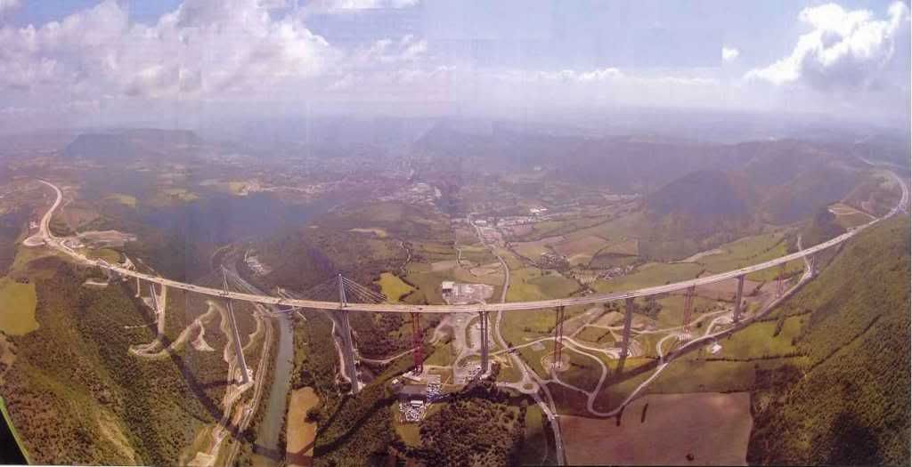 Millau-Viaduct1.jpg