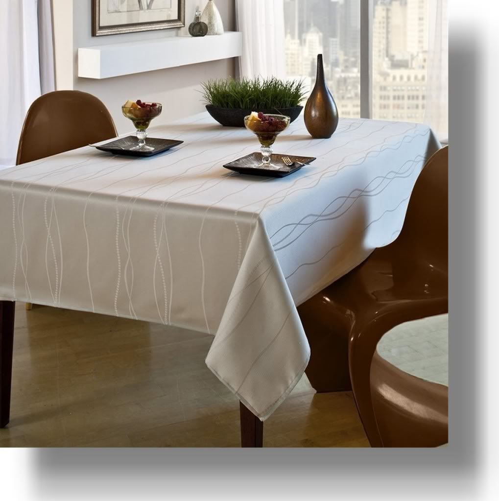 Gourmet Spillproof 70-Inch Round Fabric Tablecloth