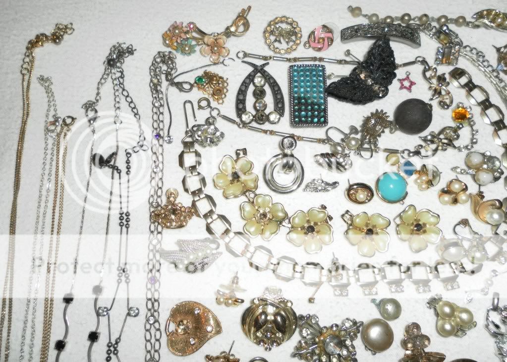 Huge Vintage Lot Junk Rhinestone Jewelry Necklace Earrings Brooches 