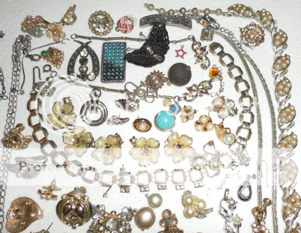 Huge Vintage Lot Junk Rhinestone Jewelry Necklace Earrings Brooches 