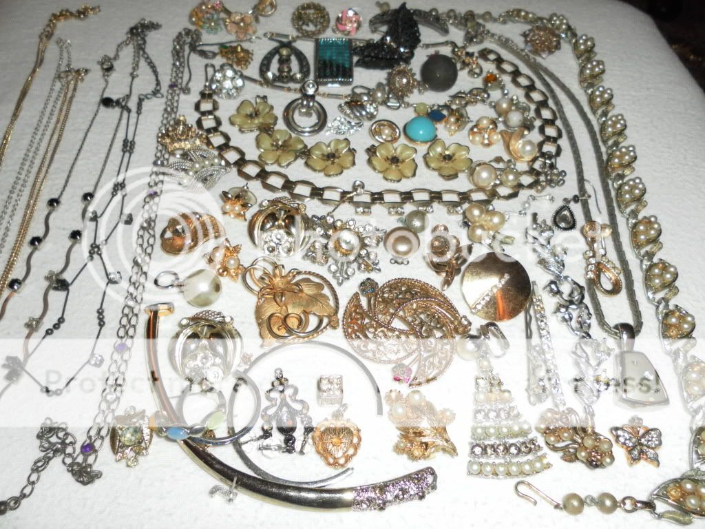 Huge Vintage Lot Junk Rhinestone Jewelry Necklace Earrings Brooches 